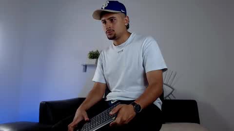 Snapshot of deivy_gram chatting on November 2025 10:10:01 PM DEIVY online show from November 2025 10:10:01 PM