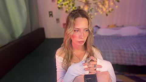 Della online show from June 2026 04:41:02 PM