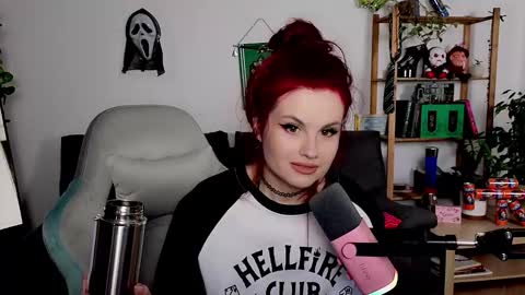 dellacrush_ online show from November 2025 04:13:02 PM