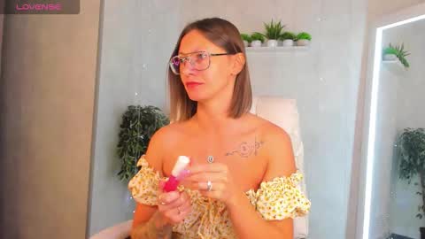Snapshot of denise_halle chatting on September 2025 12:10:01 AM Elina online show from September 2025 12:10:01 AM