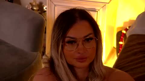 Ela online show from May 2026 11:01:02 PM