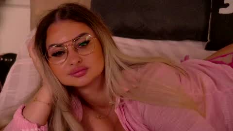 Ela online show from May 2026 11:03:01 PM