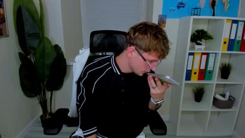 Snapshot of dennis_rodriguez chatting on November 2025 03:34:01 PM Dennis online show from November 2025 03:34:01 PM