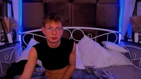 Snapshot of dennis_rodriguez chatting on November 2025 04:40:02 PM Dennis online show from November 2025 04:40:02 PM