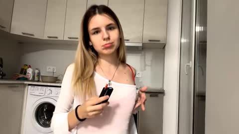 Denni online show from September 2025 06:07:01 PM