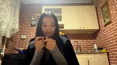 Emma online show from November 2025 01:17:02 PM