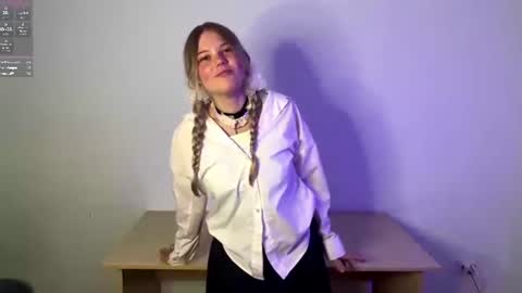 Luna online show from June 2026 07:49:01 PM