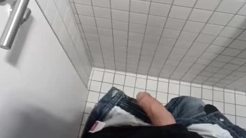 der_wanderer12 online show from February 2026 06:55:02 AM