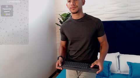 Snapshot of dereck_myers chatting on December 2024 03:03:02 AM Dereck Myers online show from December 2024 03:03:02 AM