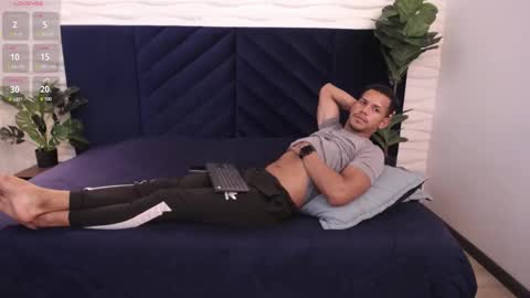 Snapshot of dereck_myers chatting on January 2025 06:27:02 AM Dereck Myers online show from January 2025 06:27:02 AM