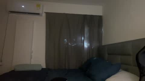 Snapshot of dereckbrownn chatting on December 2024 01:53:02 PM Dereck online show from December 2024 01:53:02 PM