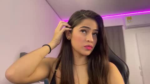 Snapshot of dereckbrownn chatting on February 2025 09:03:02 PM Dereck online show from February 2025 09:03:02 PM