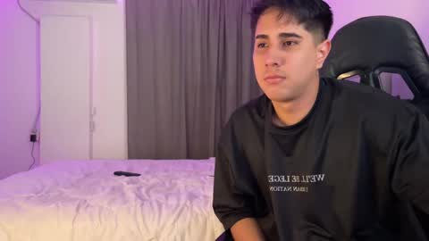 Snapshot of dereckbrownn chatting on February 2025 04:01:01 AM Dereck online show from February 2025 04:01:01 AM