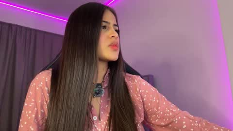 Snapshot of dereckbrownn chatting on November 2025 04:04:01 AM Dereck online show from November 2025 04:04:01 AM