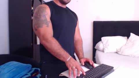 Derek online show from November 2025 07:57:02 PM