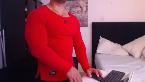 Snapshot of derek_group chatting on December 2025 02:02:02 PM Derek online show from December 2025 02:02:02 PM