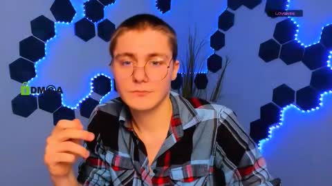 derek_hawk_ online show from February 2026 09:37:01 AM