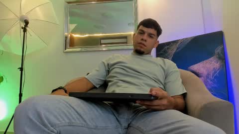 Snapshot of derek_simeon chatting on November 2025 12:04:02 PM derek online show from November 2025 12:04:02 PM