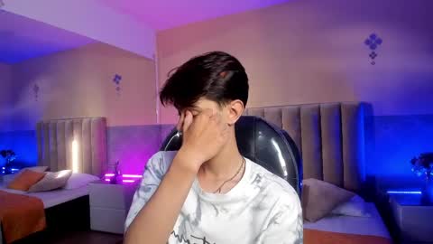 derek_sinn online show from April 2026 09:39:33 PM