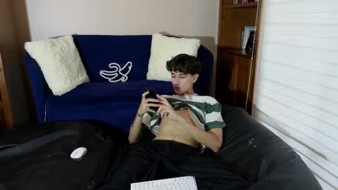 Derek online show from November 2025 09:57:02 PM