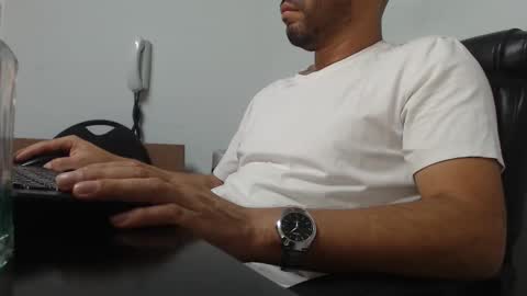 Snapshot of derrik_ chatting on December 2024 11:11:02 AM     online show from December 2024 11:11:02 AM