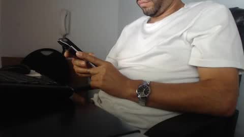 Snapshot of derrik_ chatting on December 2024 12:02:01 PM     online show from December 2024 12:02:01 PM