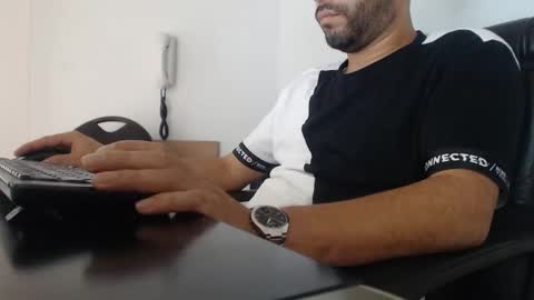 Snapshot of derrik_ chatting on December 2024 06:17:01 PM     online show from December 2024 06:17:01 PM