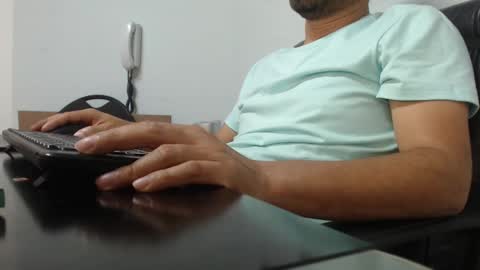 Snapshot of derrik_ chatting on December 2024 11:45:02 AM     online show from December 2024 11:45:02 AM