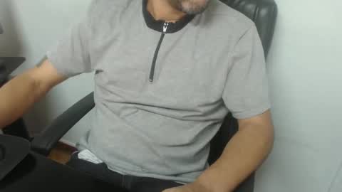 Snapshot of derrik_ chatting on December 2025 12:44:02 PM online show from December 2025 12:44:02 PM