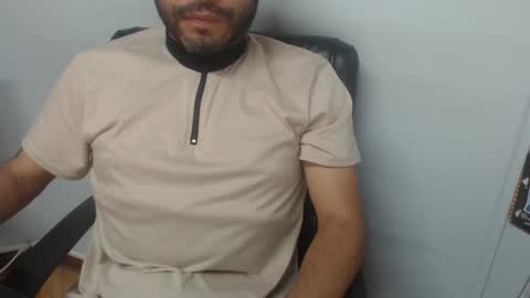 Snapshot of derrik_ chatting on January 2026 01:04:02 PM online show from January 2026 01:04:02 PM