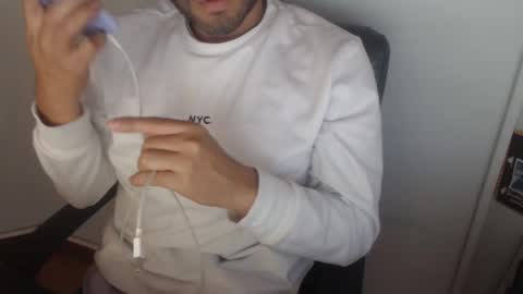 Snapshot of derrik_ chatting on January 2026 03:28:02 PM online show from January 2026 03:28:02 PM