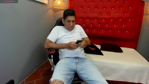 Designturbate online show from February 2025 10:48:01 PM