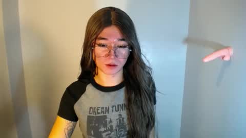 Snapshot of desirable_lorinexx chatting on December 2024 05:10:02 PM LORINE online show from December 2024 05:10:02 PM