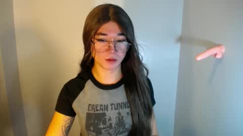 Snapshot of desirable_lorinexx chatting on December 2024 08:13:01 AM LORINE online show from December 2024 08:13:01 AM