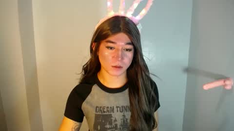 Snapshot of desirable_lorinexx chatting on December 2024 05:43:01 PM LORINE online show from December 2024 05:43:01 PM