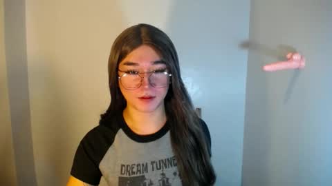 Snapshot of desirable_lorinexx chatting on December 2024 10:01:02 PM LORINE online show from December 2024 10:01:02 PM