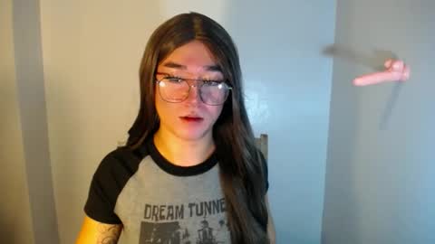 Snapshot of desirable_lorinexx chatting on January 2025 01:04:02 AM LORINE online show from January 2025 01:04:02 AM