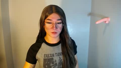 Snapshot of desirable_lorinexx chatting on January 2025 05:44:01 PM LORINE online show from January 2025 05:44:01 PM