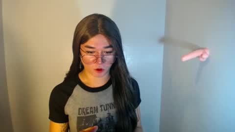 Snapshot of desirable_lorinexx chatting on January 2025 01:40:02 PM LORINE online show from January 2025 01:40:02 PM