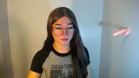 Snapshot of desirable_lorinexx chatting on January 2025 06:01:02 PM LORINE online show from January 2025 06:01:02 PM