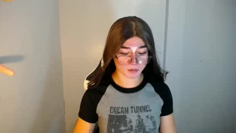 Snapshot of desirable_lorinexx chatting on January 2025 06:47:01 PM LORINE online show from January 2025 06:47:01 PM