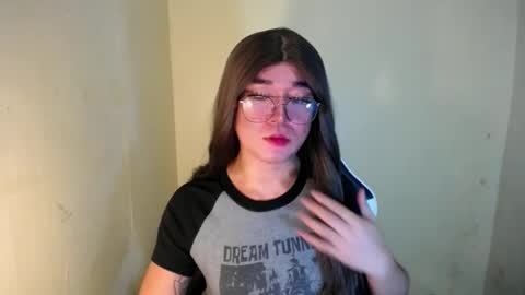 Snapshot of desirable_lorinexx chatting on January 2025 07:05:01 PM LORINE online show from January 2025 07:05:01 PM