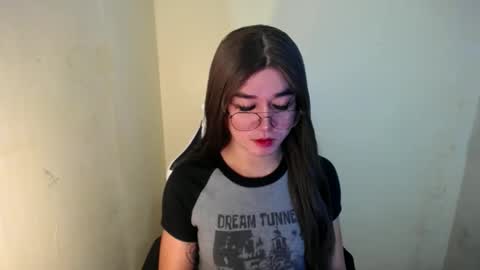 Snapshot of desirable_lorinexx chatting on February 2025 02:22:02 AM LORINE online show from February 2025 02:22:02 AM
