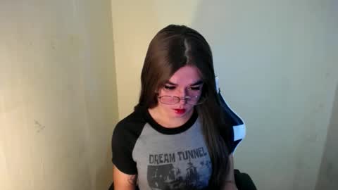 Snapshot of desirable_lorinexx chatting on February 2025 01:36:01 AM LORINE online show from February 2025 01:36:01 AM