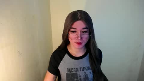 Snapshot of desirable_lorinexx chatting on February 2025 04:35:01 PM LORINE online show from February 2025 04:35:01 PM