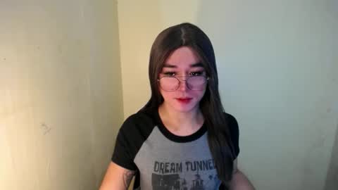 Snapshot of desirable_lorinexx chatting on February 2025 10:07:02 AM LORINE online show from February 2025 10:07:02 AM