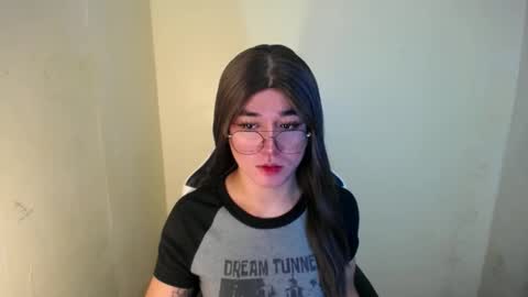 Snapshot of desirable_lorinexx chatting on February 2025 12:06:02 PM LORINE online show from February 2025 12:06:02 PM