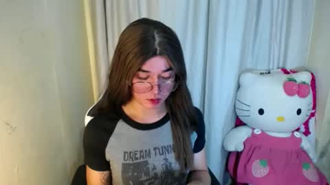 Snapshot of desirable_lorinexx chatting on February 2025 10:20:02 PM LORINE online show from February 2025 10:20:02 PM