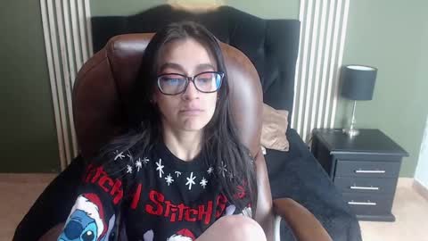 Snapshot of desiring__angel chatting on December 2024 06:00:02 AM Desiring Angel online show from December 2024 06:00:02 AM