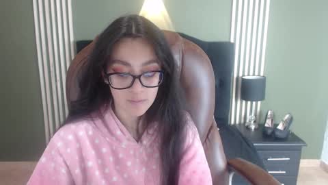 Snapshot of desiring__angel chatting on December 2024 09:58:02 PM Desiring Angel online show from December 2024 09:58:02 PM